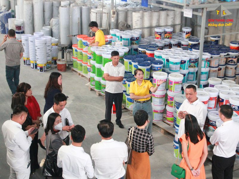 Sơn chống nóng Rober Gold - Giải pháp giảm nhiệt công trình 8 dan khach tham quan nha may son thang long