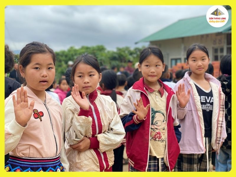 Chụp khoảng khắc cho ta thấy sự trong trẻo, hồn nhiên, còn khi chụp chân dung ta lại thấy được vẻ đẹp rất tự nhiên của các bạn.