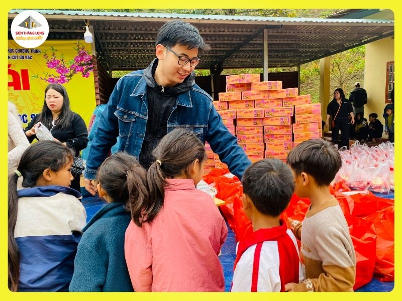 son thang long tham gia hanh trinh tet nhan ai 21