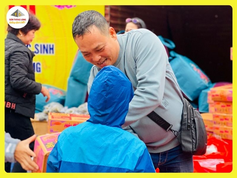 son thang long tham gia hanh trinh tet nhan ai 23