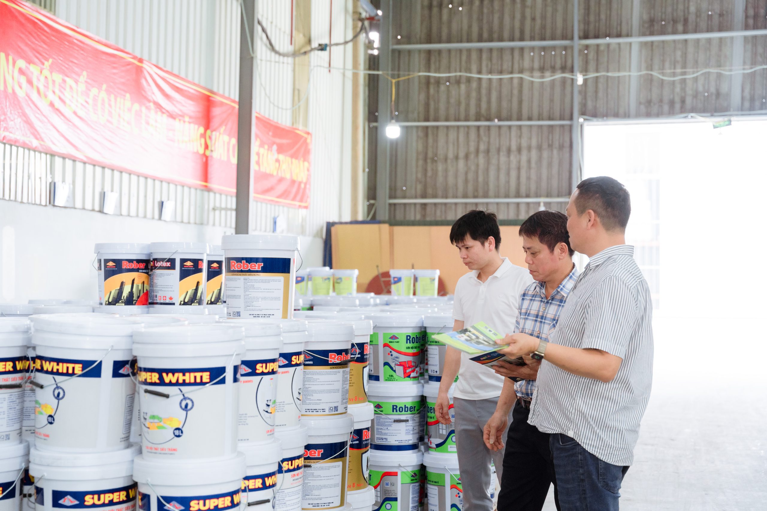 tuyen nhan vien kinh doanh he thong san pham son scaled